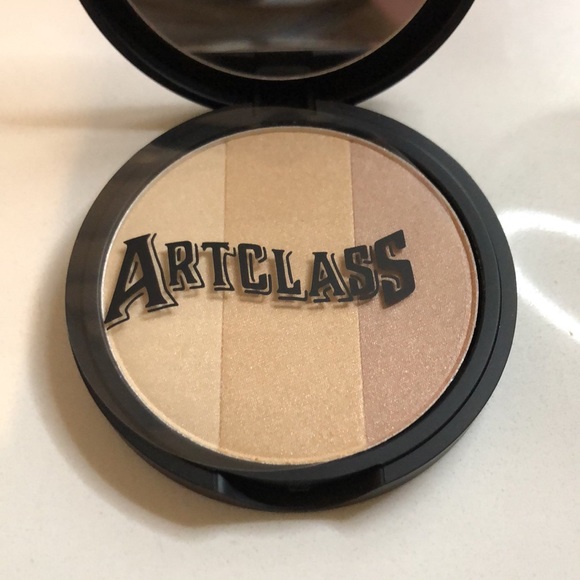 NEW Too Cool for School Highlighter Palette - Picture 2 of 3